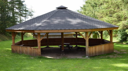 Bålhus og grillhytte